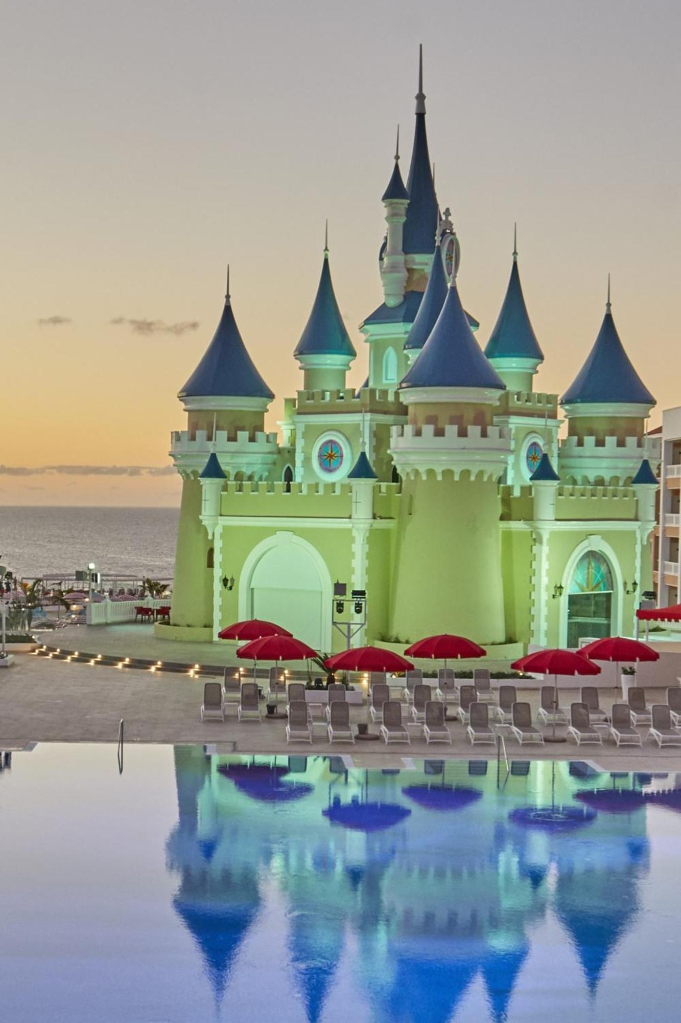 Bahia Principe Fantasia Tenerife San Miguel de Abona Ngoại thất bức ảnh The Land of Legends Theme Park